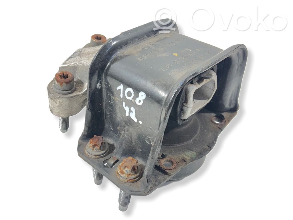 Peugeot 3008 I Engine mount bracket 