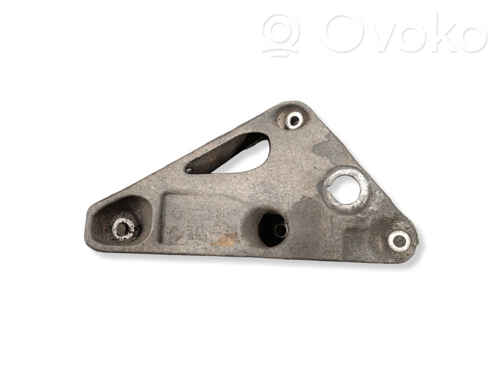 Engine mounting bracket   6784829
