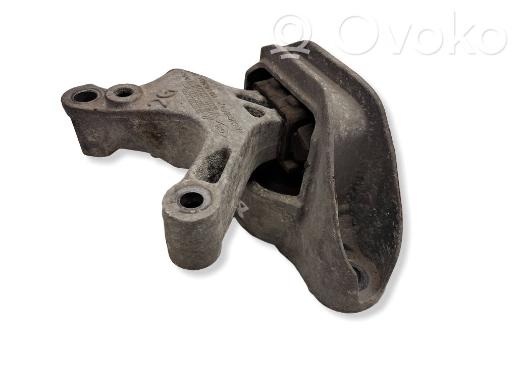 Nissan Qashqai Engine mount bracket 