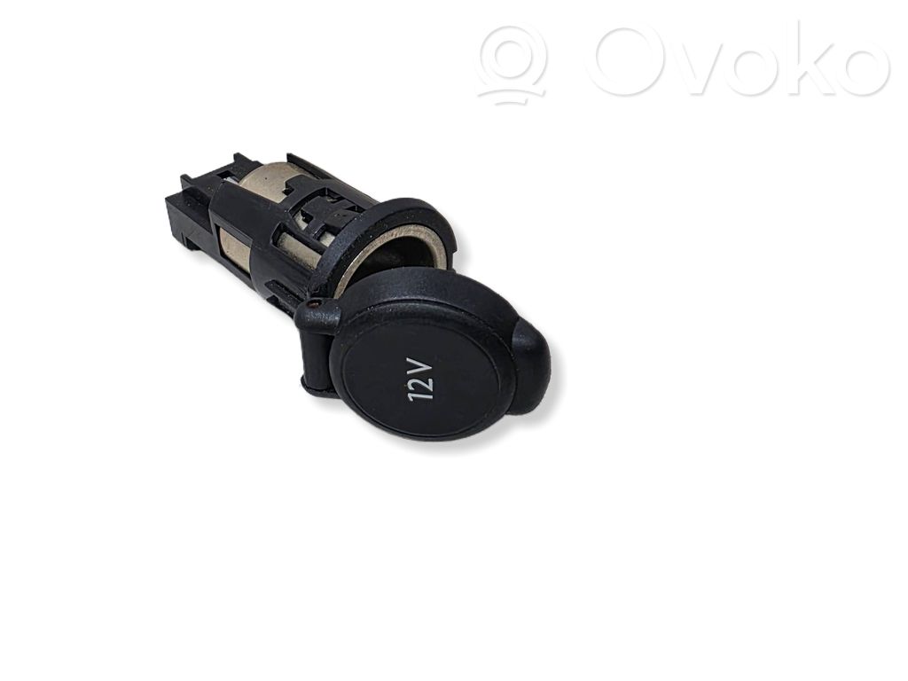 Peugeot 3008 II 12V Steckdose hinten 