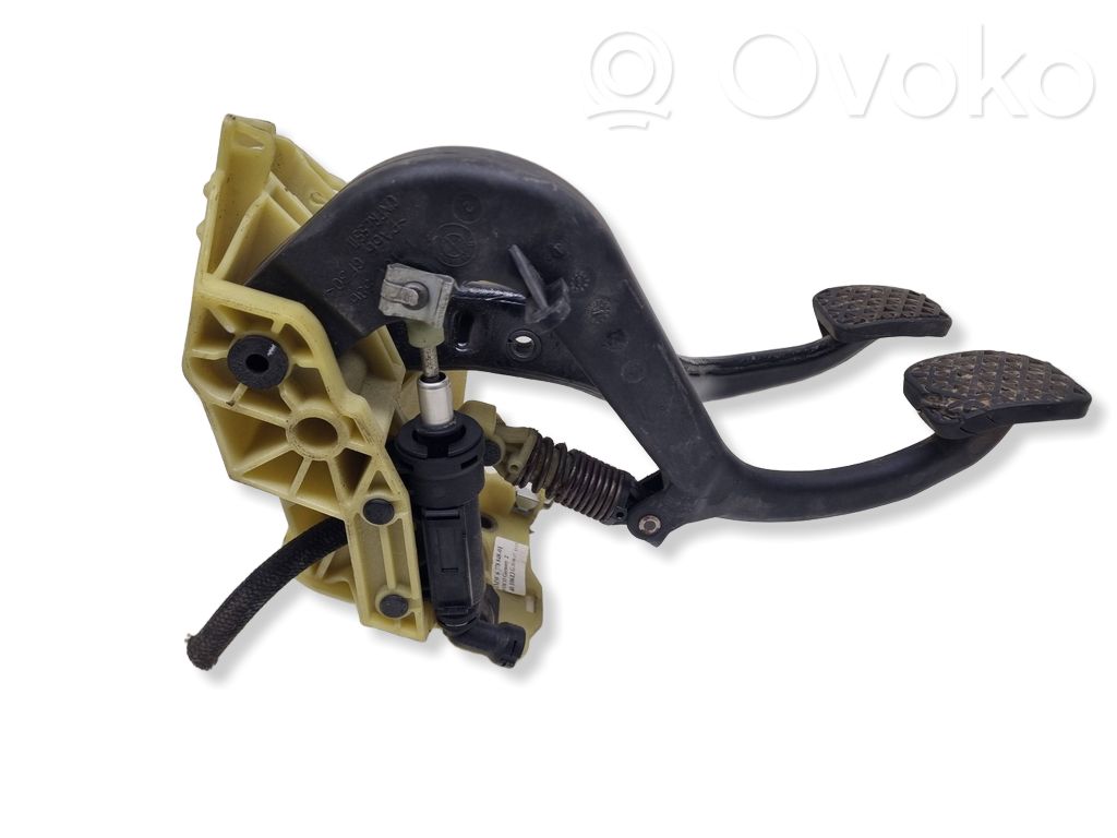 Pedal assembly   677884801,4010613