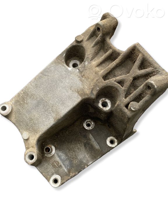 Ford Focus Engine mounting bracket 