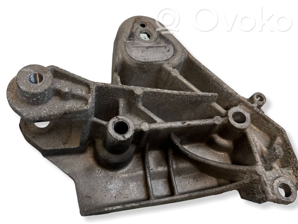 Renault Laguna II Engine mount bracket 