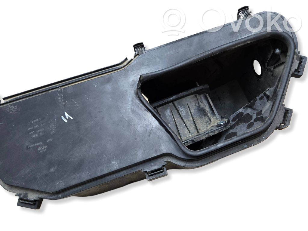 Audi Q7 4M Air filter box 