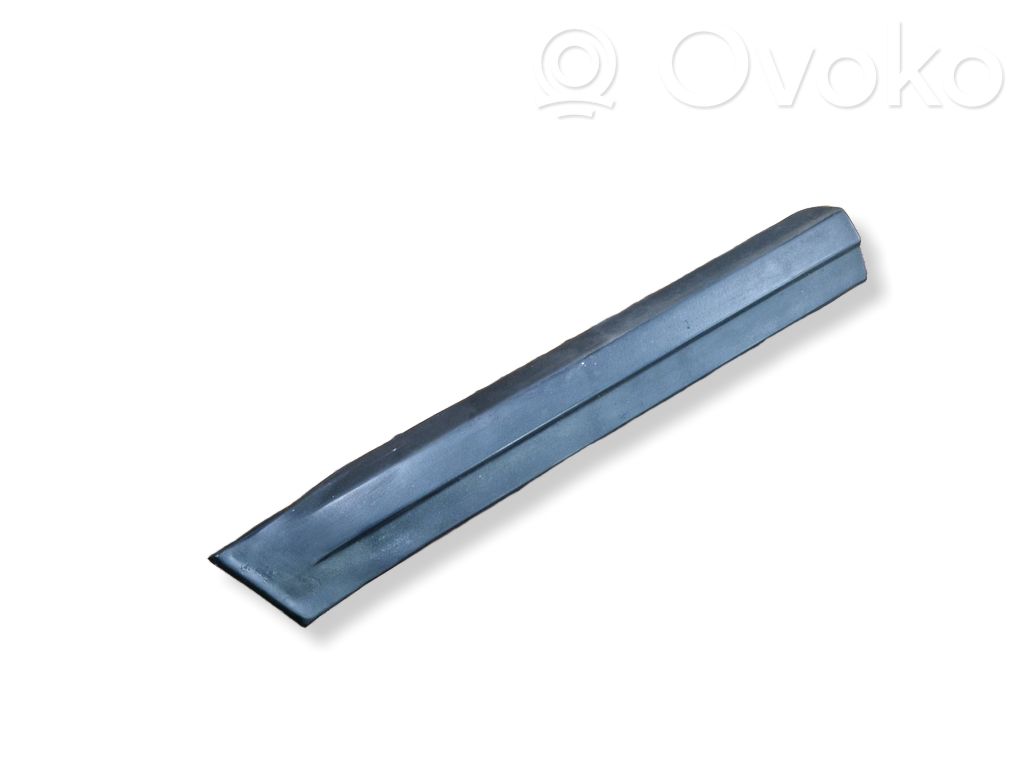 BMW 7 E32 Apdaila sparno (moldingas) 