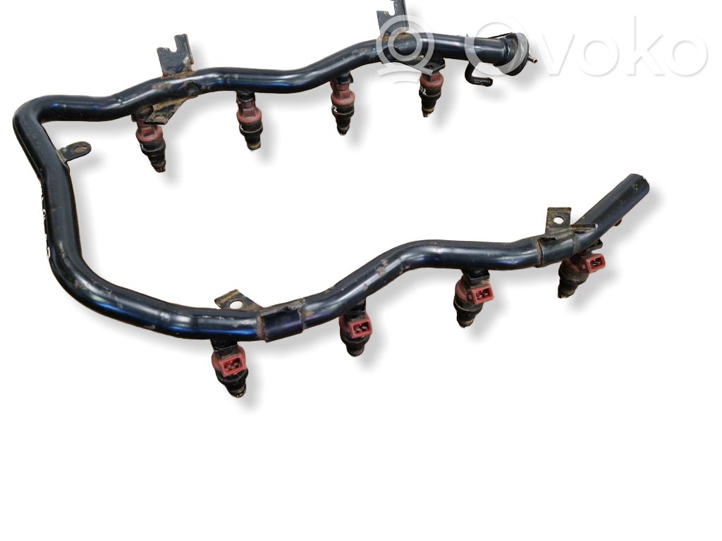 BMW 8 E31 Fuel injector supply line/pipe 
