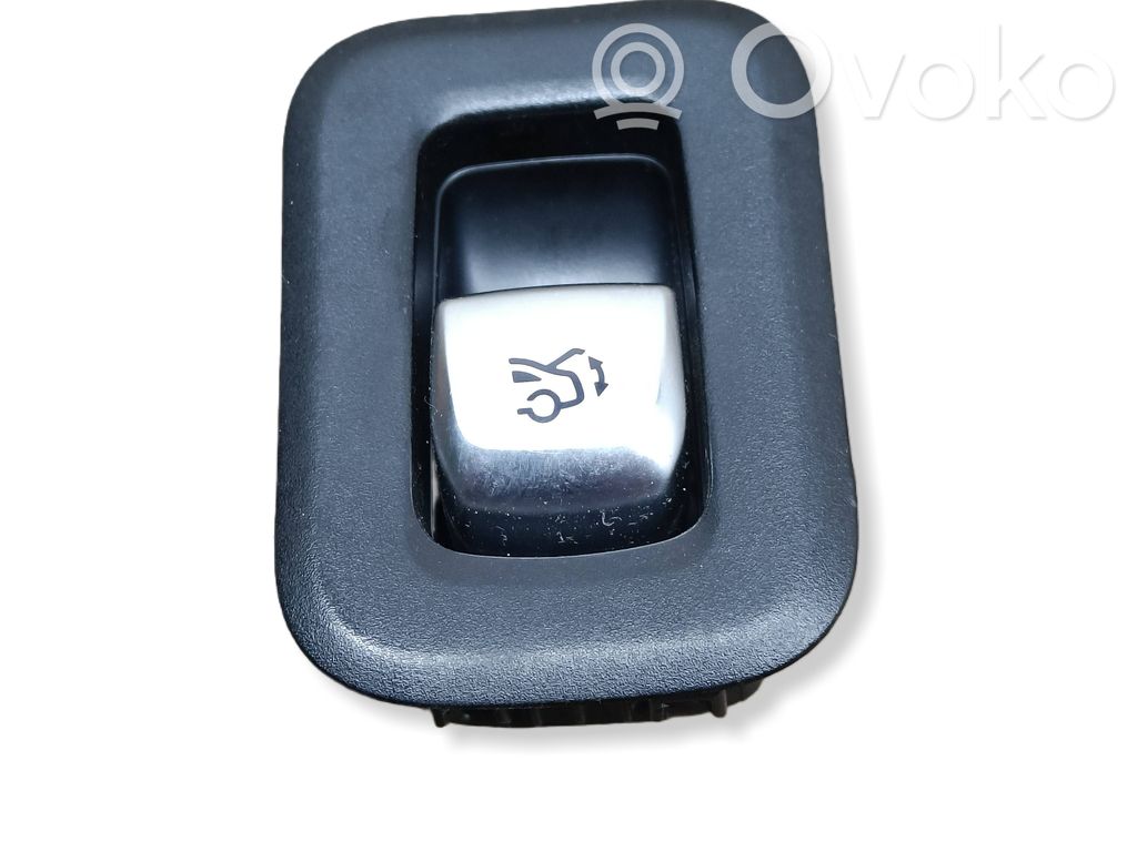 Tailgate/boot open switch button   A2057270048,A2059051718,2450904,05001