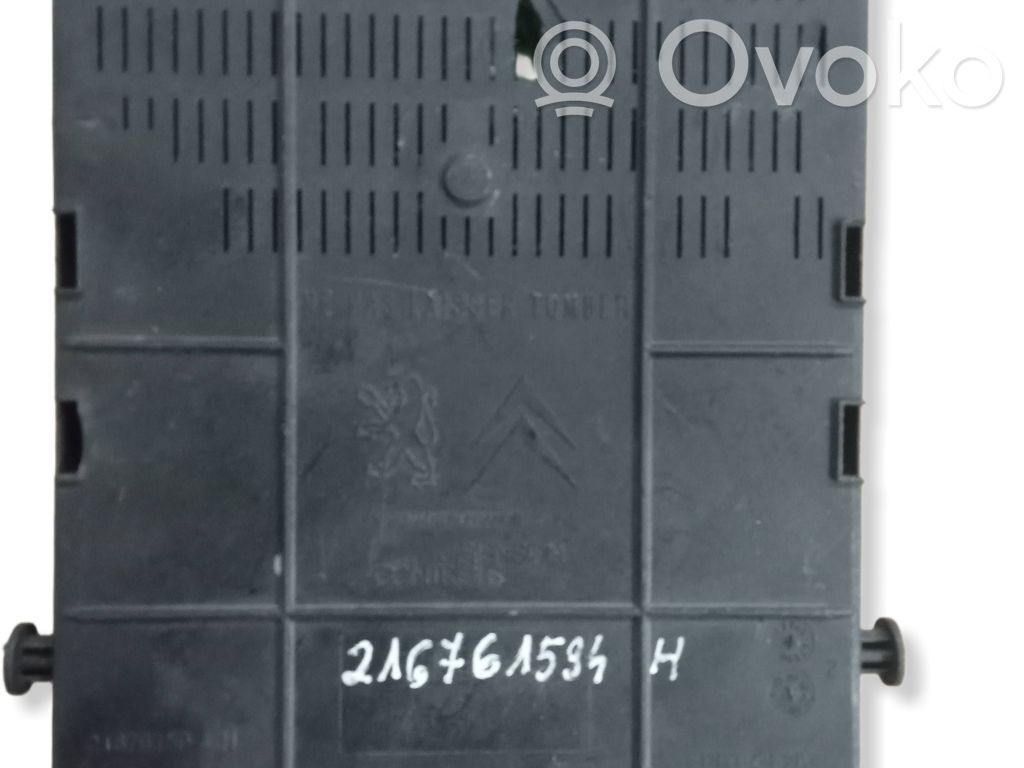 Peugeot 308 Fuse module 