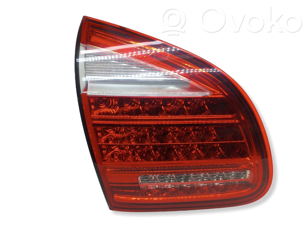 Porsche Cayenne (92A) Lampă spate în capacul portbagajului 