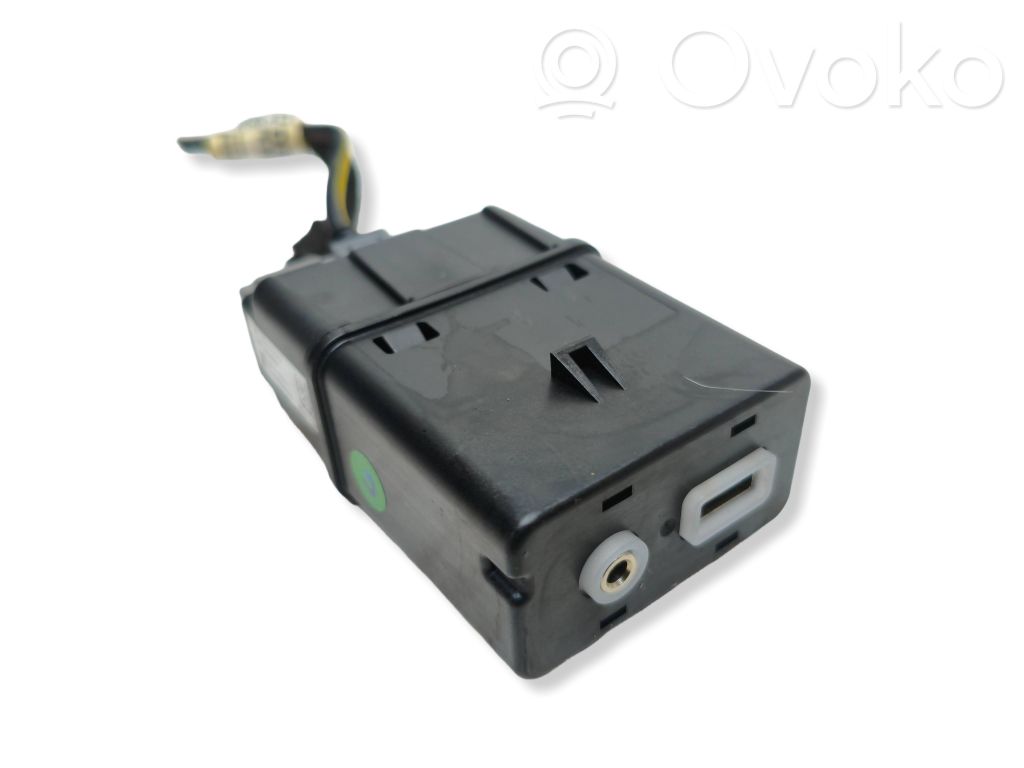 Chrysler Pacifica USB socket connector 