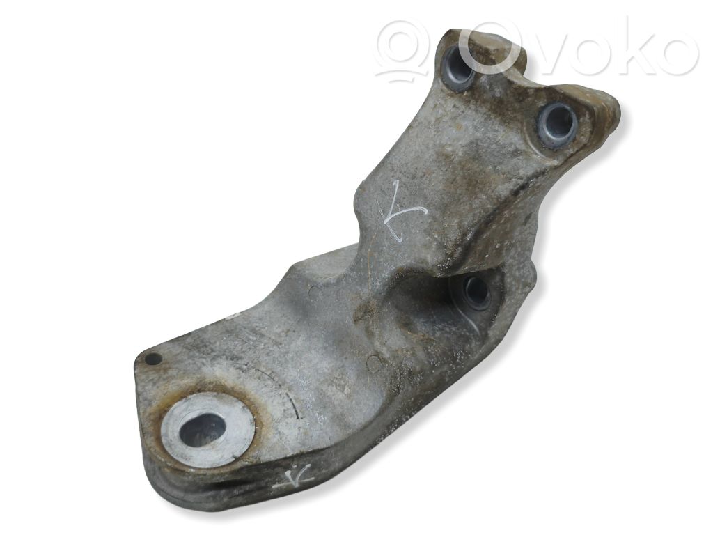 Ford Mustang VI Engine mounting bracket 