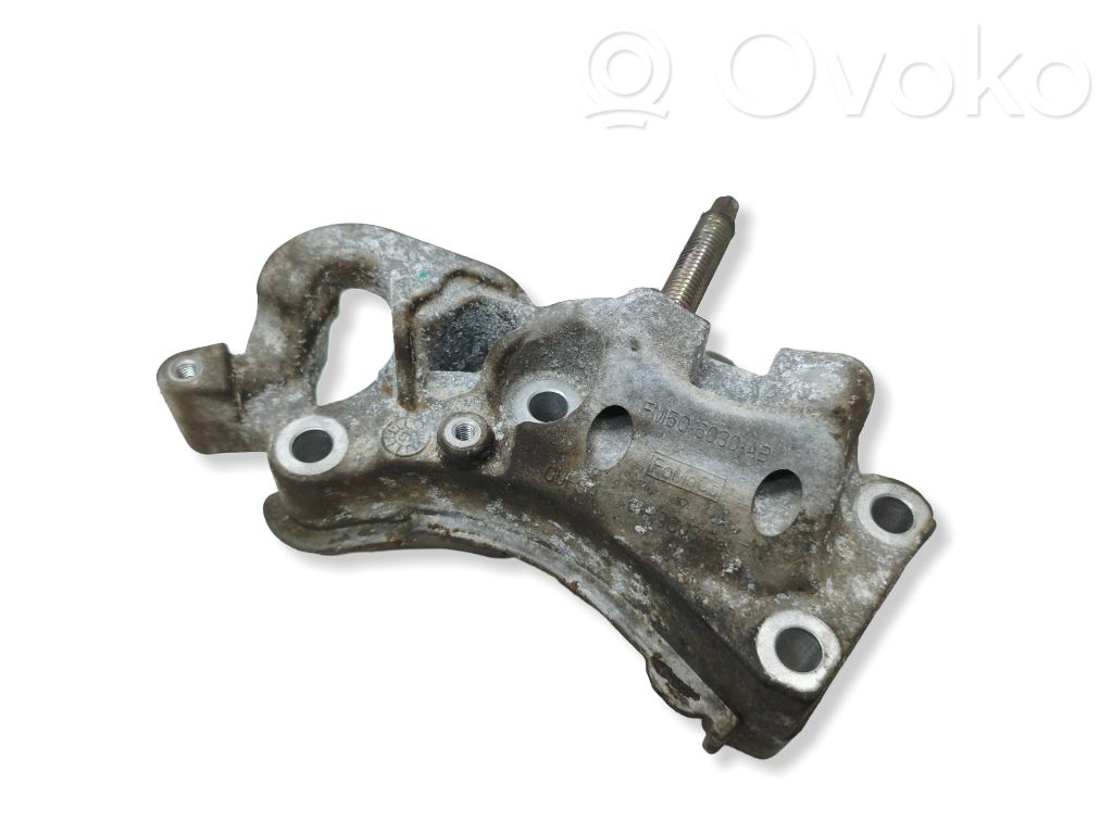Ford Focus Engine mounting bracket 