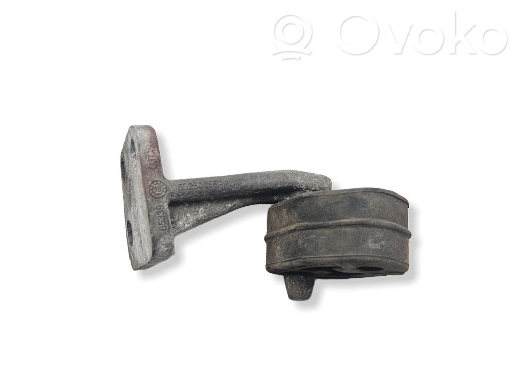 Chrysler Pacifica Muffler mount bracket/holder 