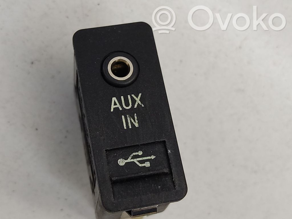 BMW 5 F10 F11 AUX-pistokeliitin 