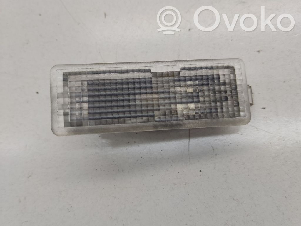 BMW 5 E60 E61 Takatavaratilan sisävalo 