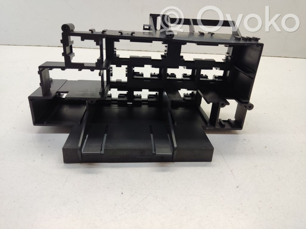 BMW 7 E32 Relay mounting block 