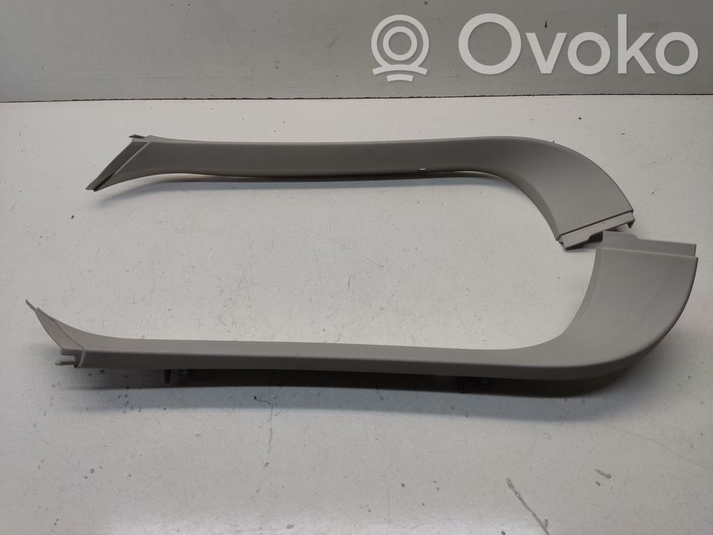 Ford Focus Tailgate trim 