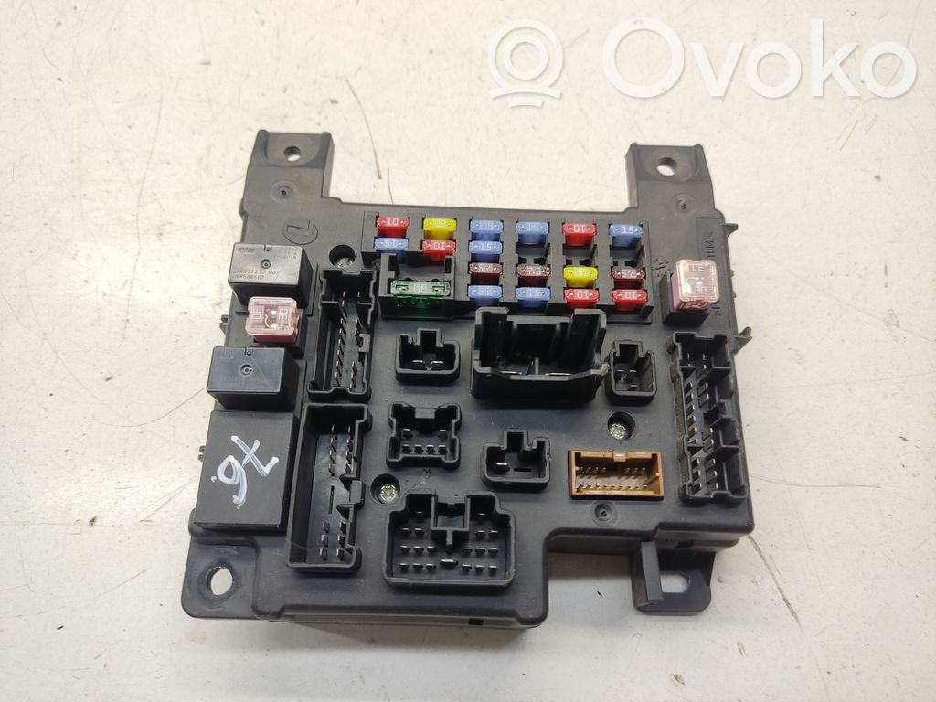 Mitsubishi Outlander Módulo de fusible 