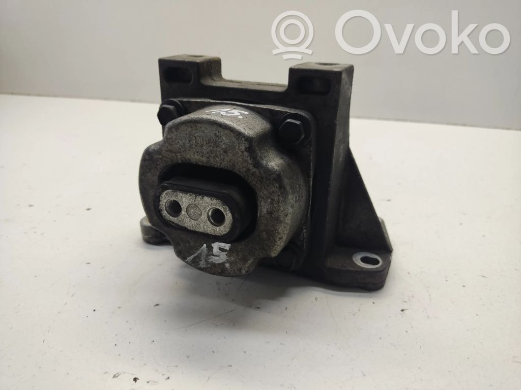 Chrysler 300 - 300C Engine mount bracket 