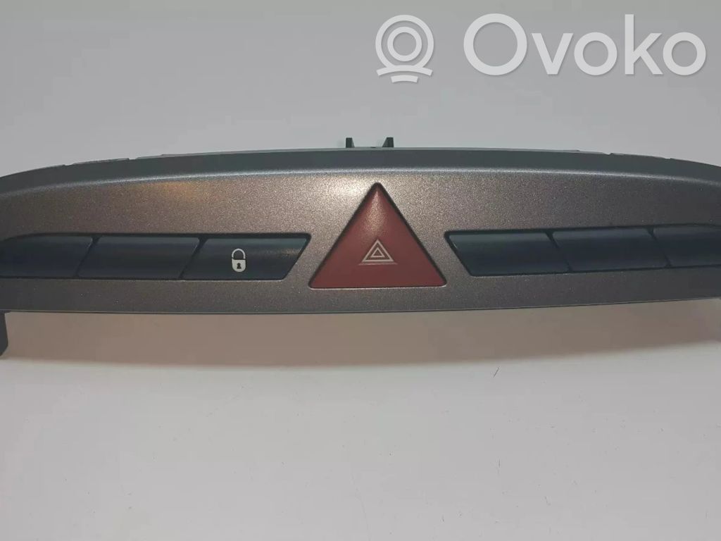 Peugeot 308 Botón interruptor de luz de peligro 