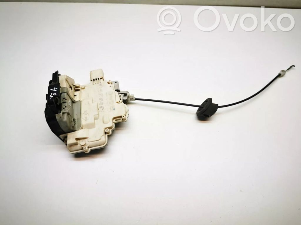Audi A4 S4 B7 8E 8H Priekšpusē slēdzene 
