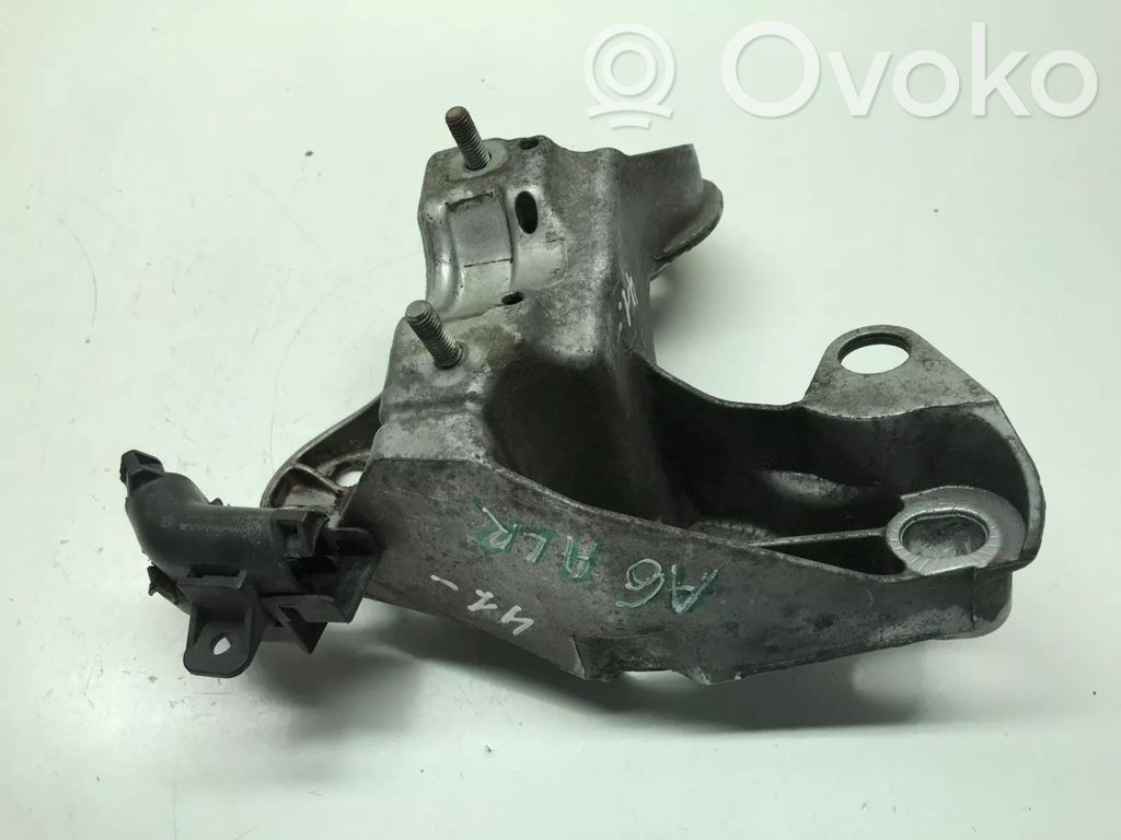 Engine mounting bracket   8E0199352F,8E0971824N