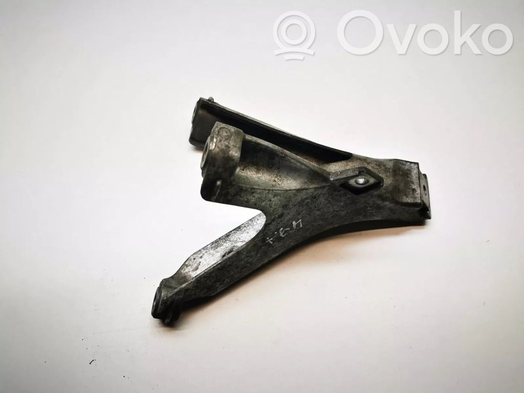 Audi A4 S4 B7 8E 8H Engine mounting bracket 