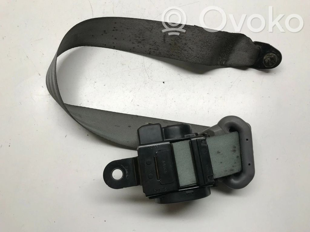 KIA Carens I Cinturón trasero 
