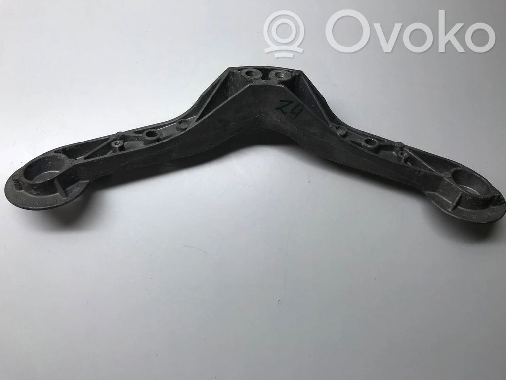 BMW Z4 E85 E86 Aizmugurējā reduktora stiprinājums 