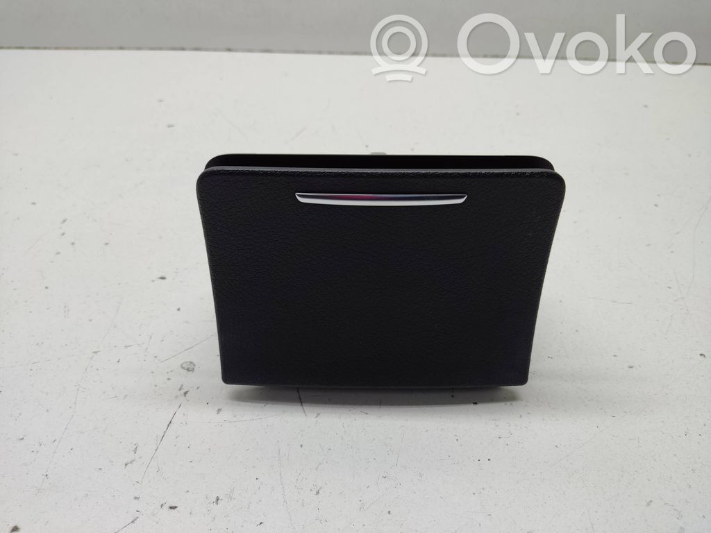 Gniazdo / Złącze USB   A2136806506,82768,83081001