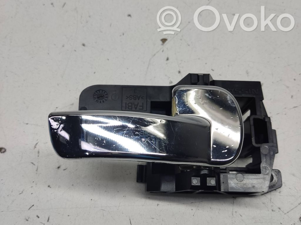 Nissan Qashqai Klamka wewnętrzna drzwi przednich 