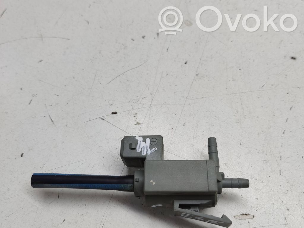 BMW 7 E65 E66 Vacuum valve 