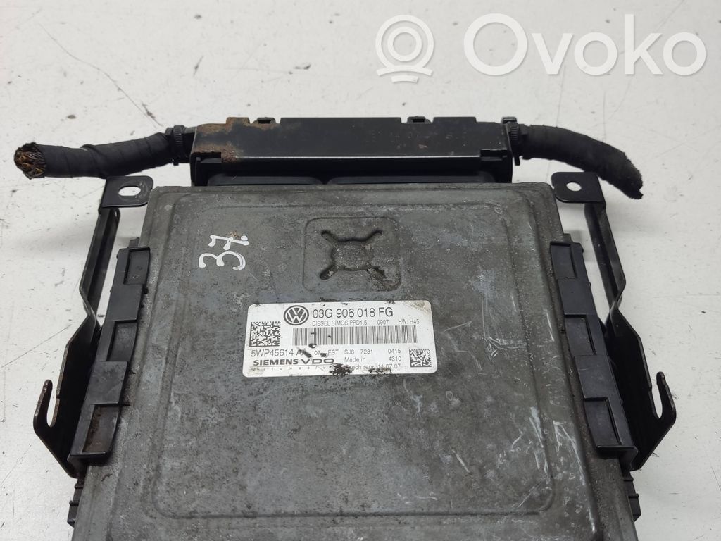 Volkswagen PASSAT B7 Engine control unit/module 