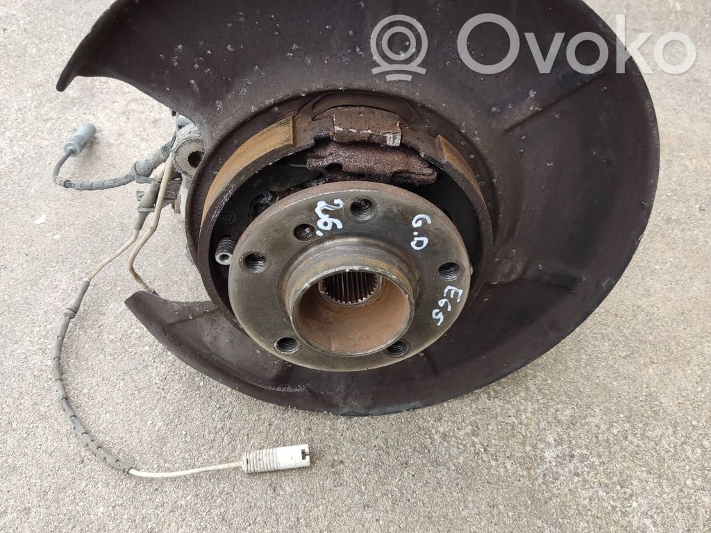 Pivot de moyeu arrière   6753110