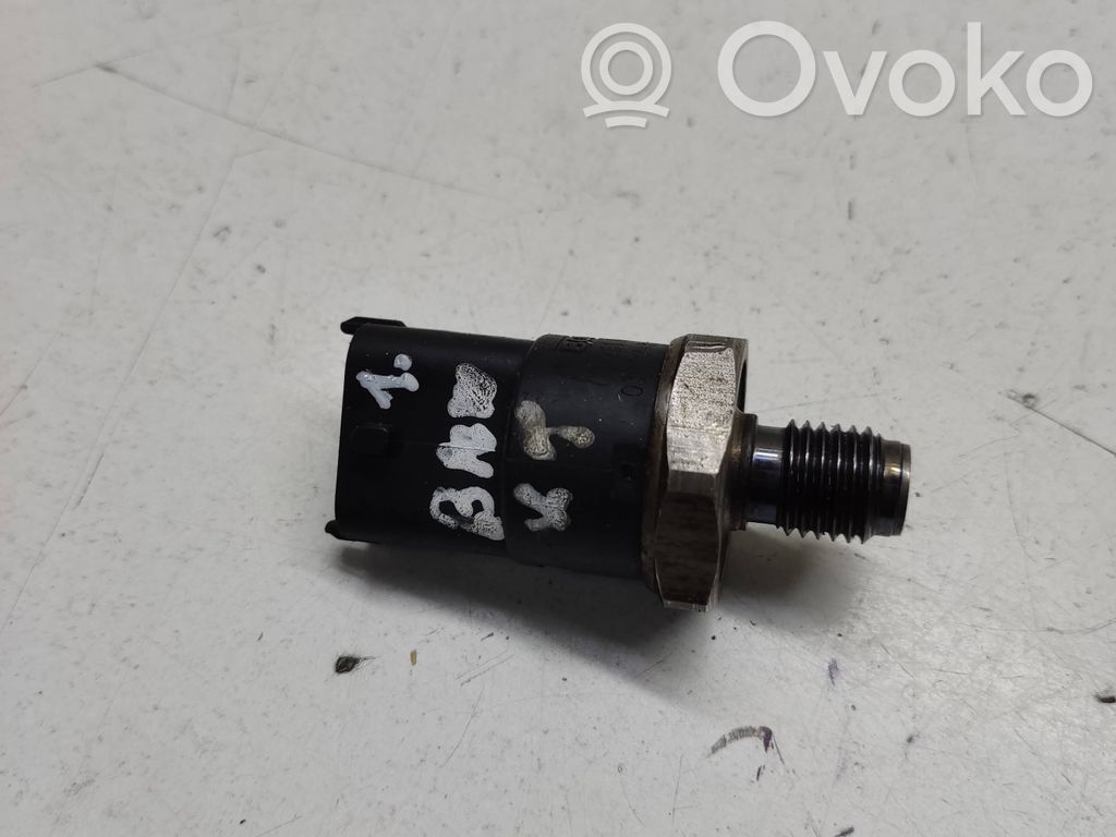 BMW 5 E39 Fuel pressure sensor 