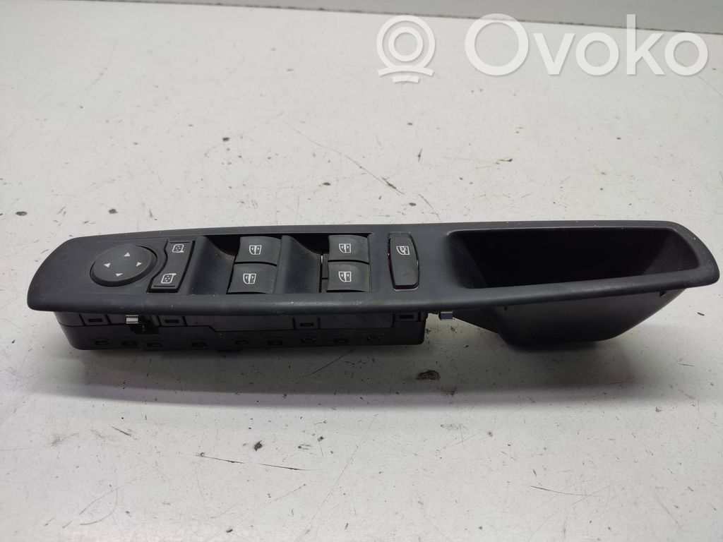 Renault Megane III Electric window control switch 