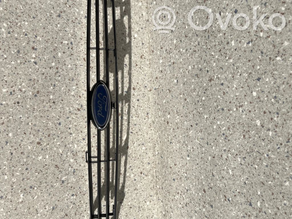 Ford Focus Front bumper upper radiator grill 