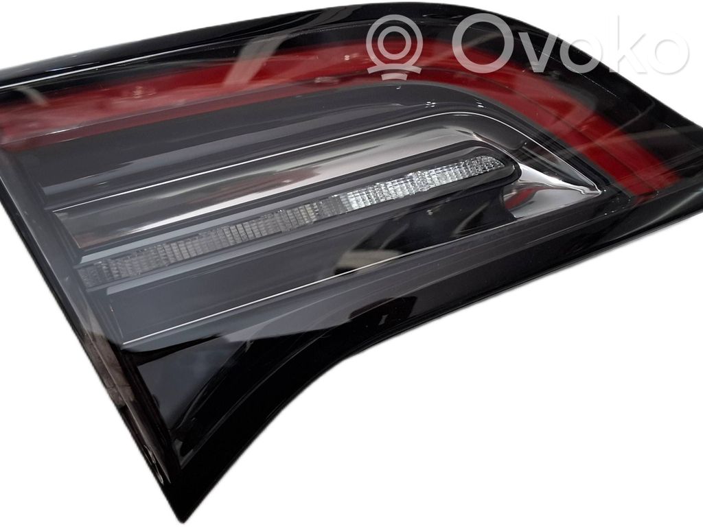 Tesla Model Y Tailgate rear/tail lights 
