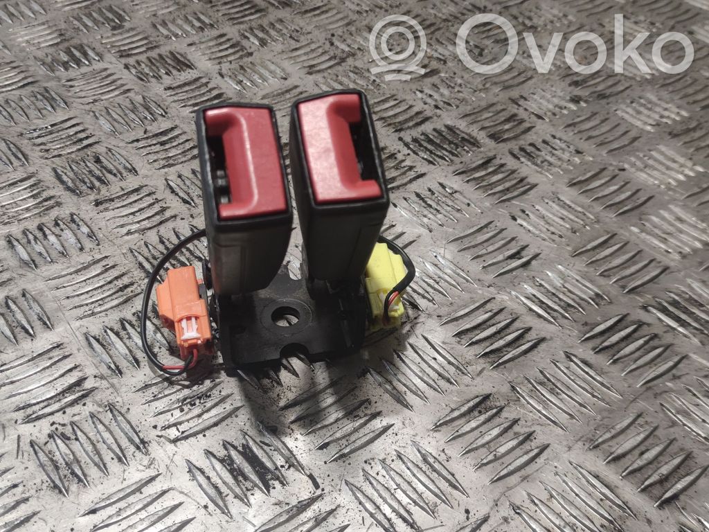 Volvo S60 Klamra środkowego pasa bezpieczeństwa fotela tylnego 