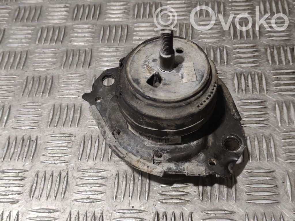 Dodge Durango Engine mount bracket 