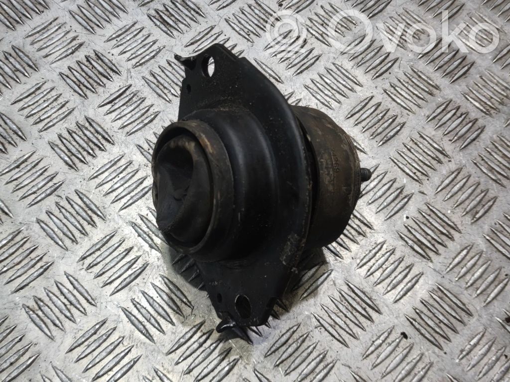 Dodge Durango Engine mount bracket 