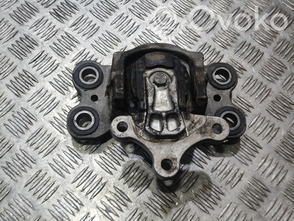 Volvo S60 Engine mount bracket 