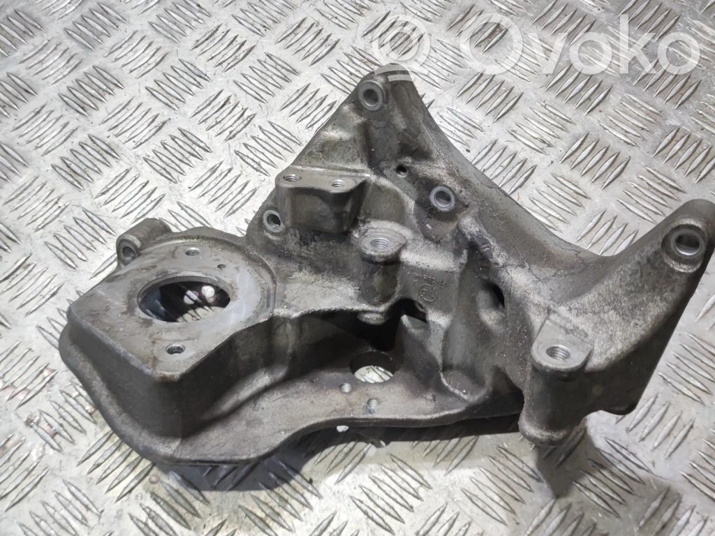 Volvo XC60 Generator/alternator bracket 