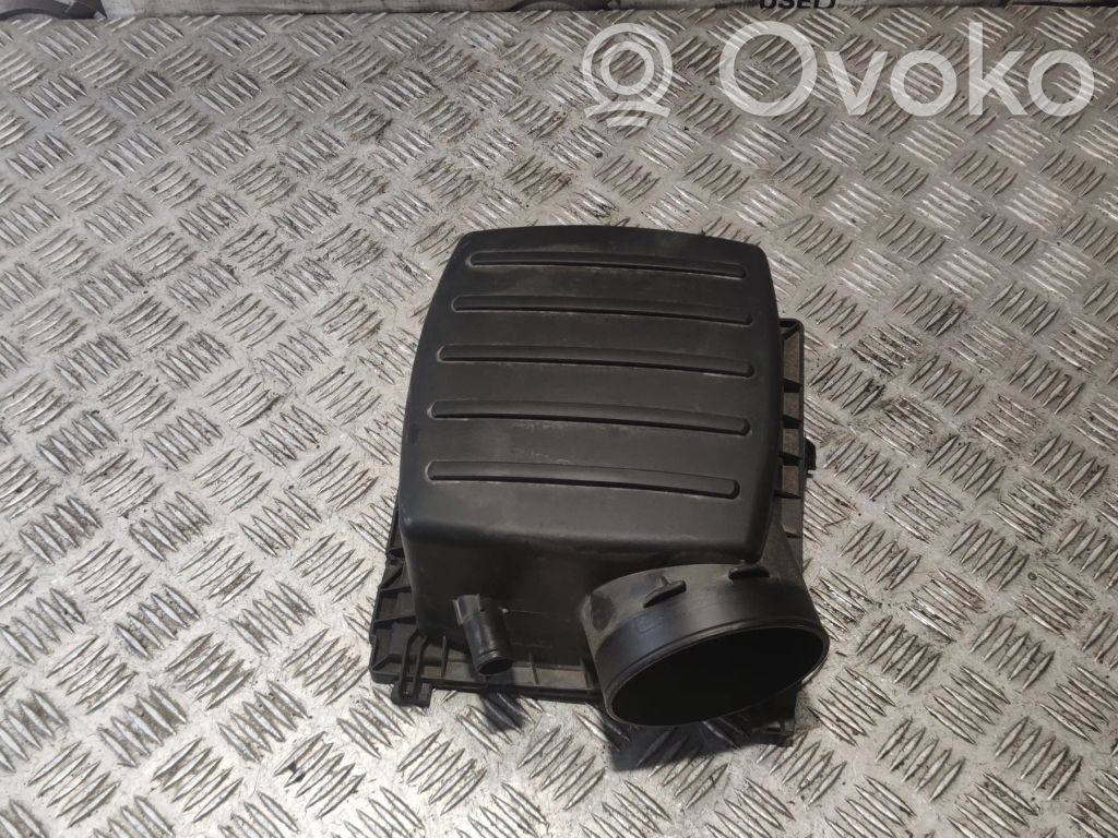 Dodge Durango Air filter box 