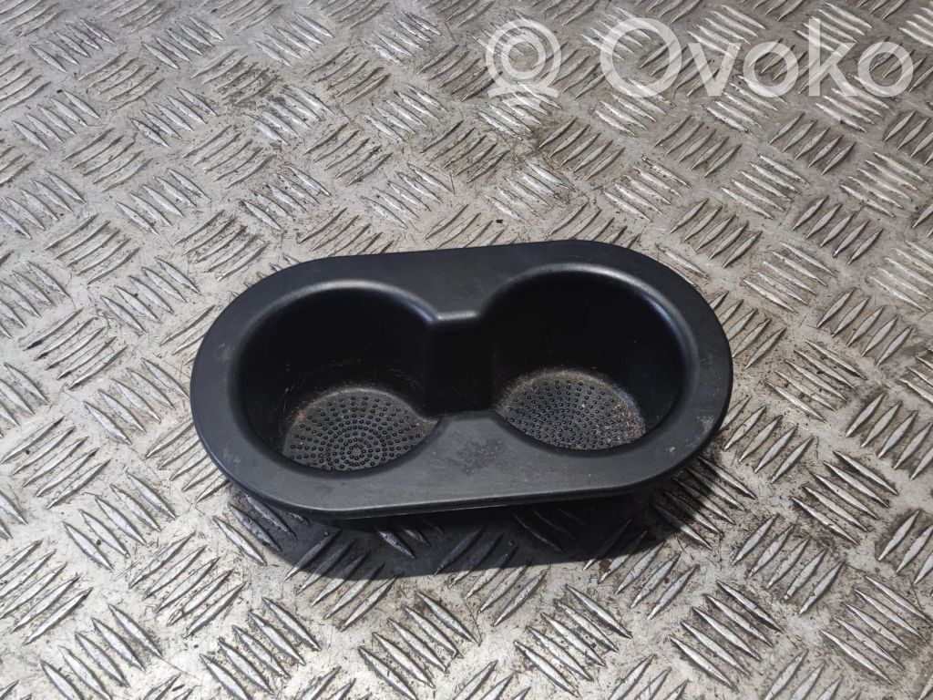 Dodge RAM 1500 DS Cup holder front 