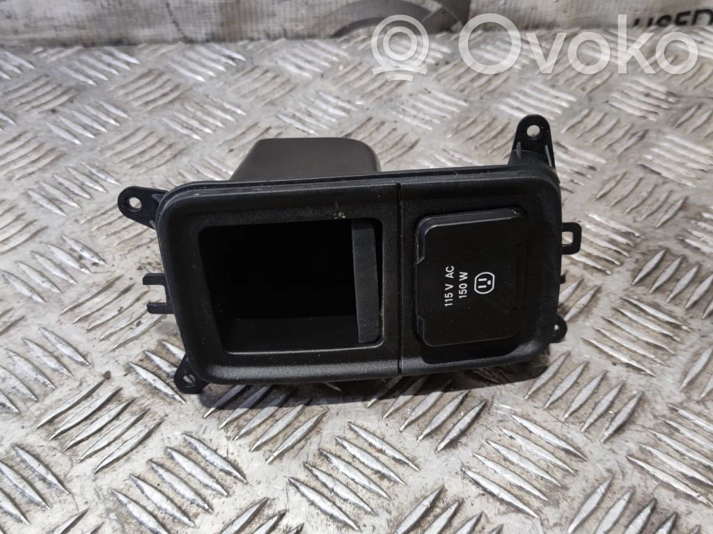 Dodge RAM 1500 DS AUX in-socket connector 