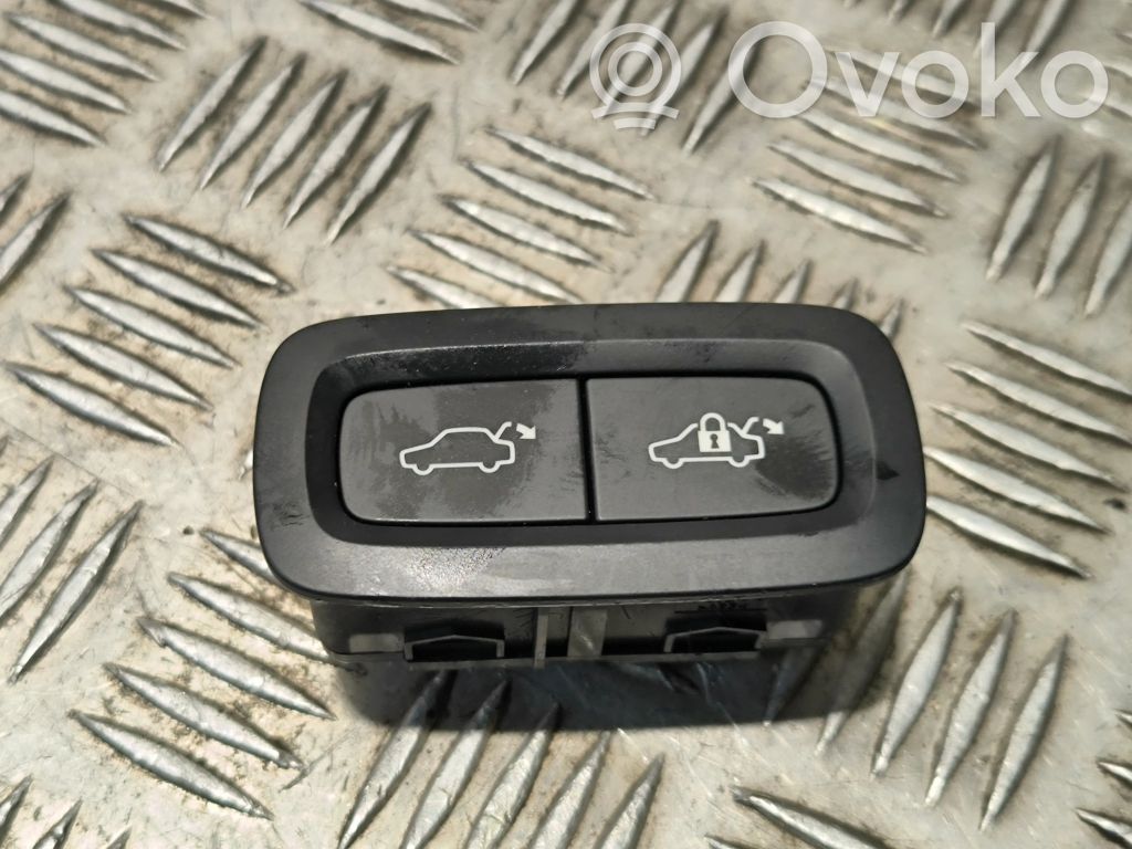 Volvo XC90 Tailgate/boot open switch button 