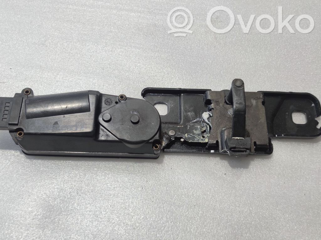 Audi A7 S7 4G Siłownik elektryczny podnoszenia klapy tylnej / bagażnika 