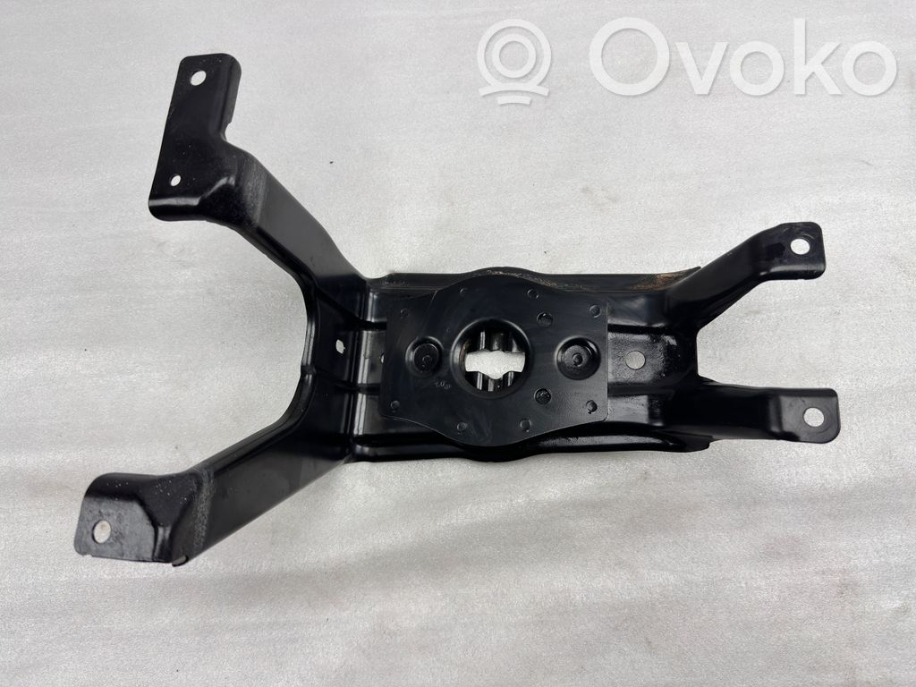 Holder (bracket)   8W0802715