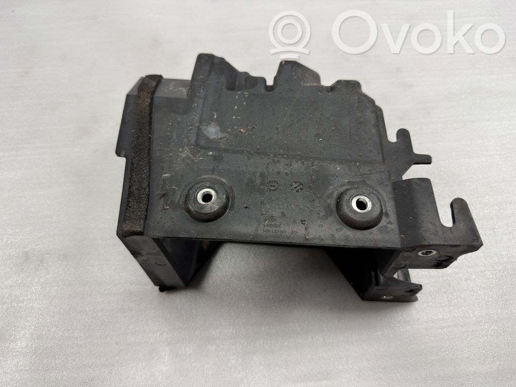 Audi A5 Podstawa / Obudowa akumulatora 
